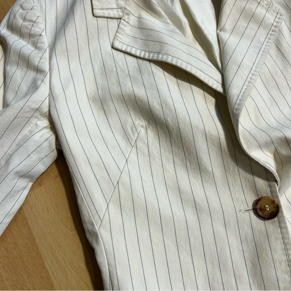 Burberry Cream and Blue Pinstripe Blazer Size 8‎ Preppy Designer Quiet Luxury